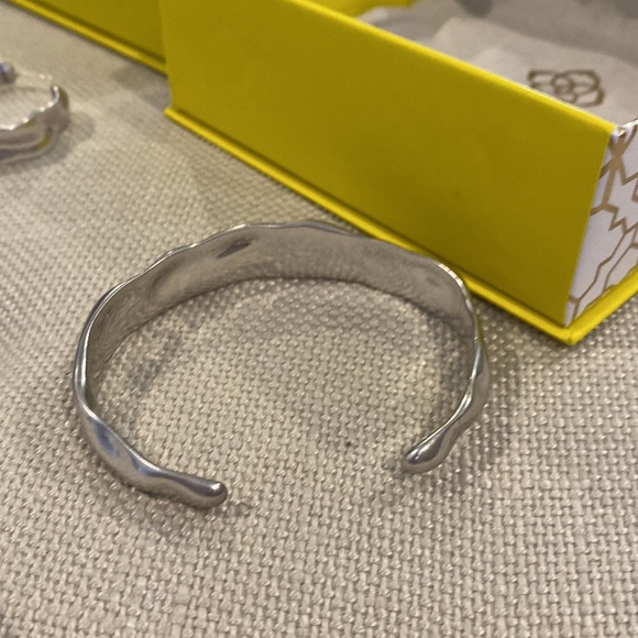 Kendra Scott Earrings AND Bracelet Set - Picture 5 of 6